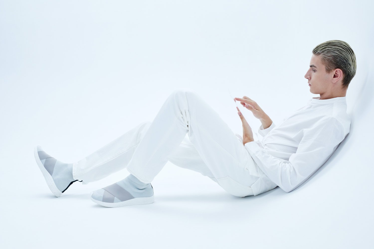 Person vor hellem Hintergrund