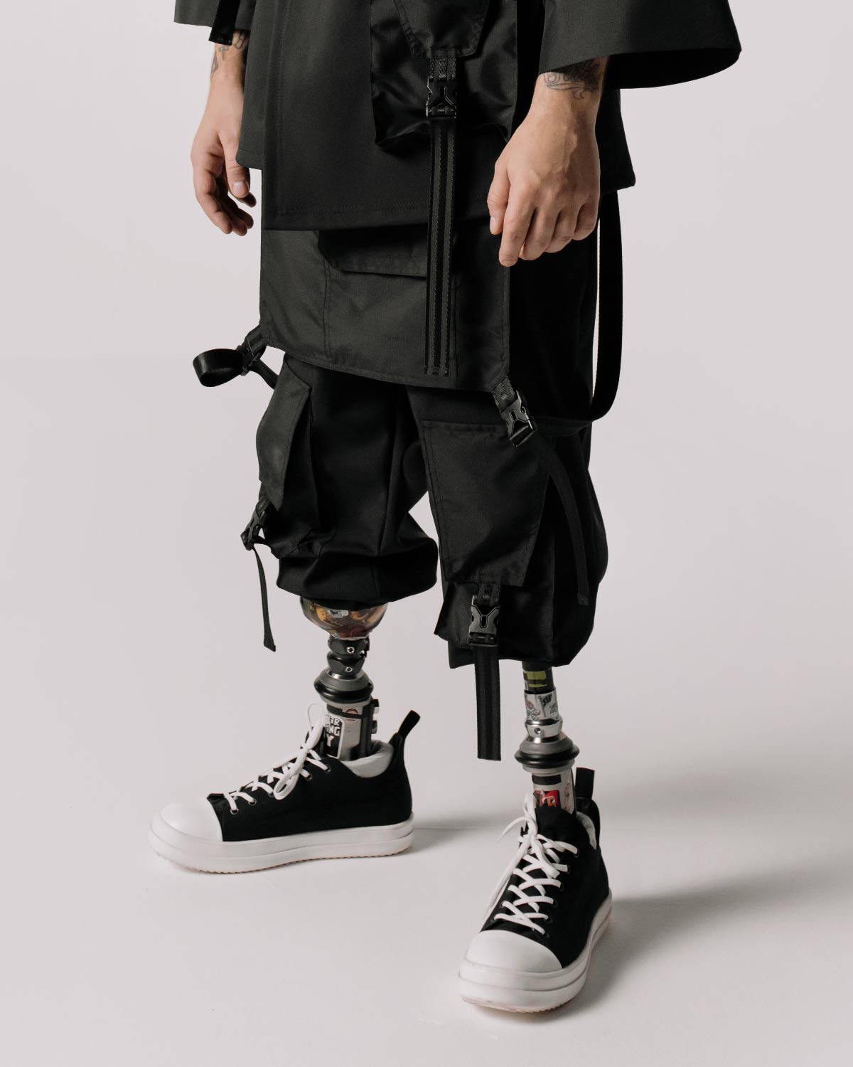 Person mit Beinprothesen